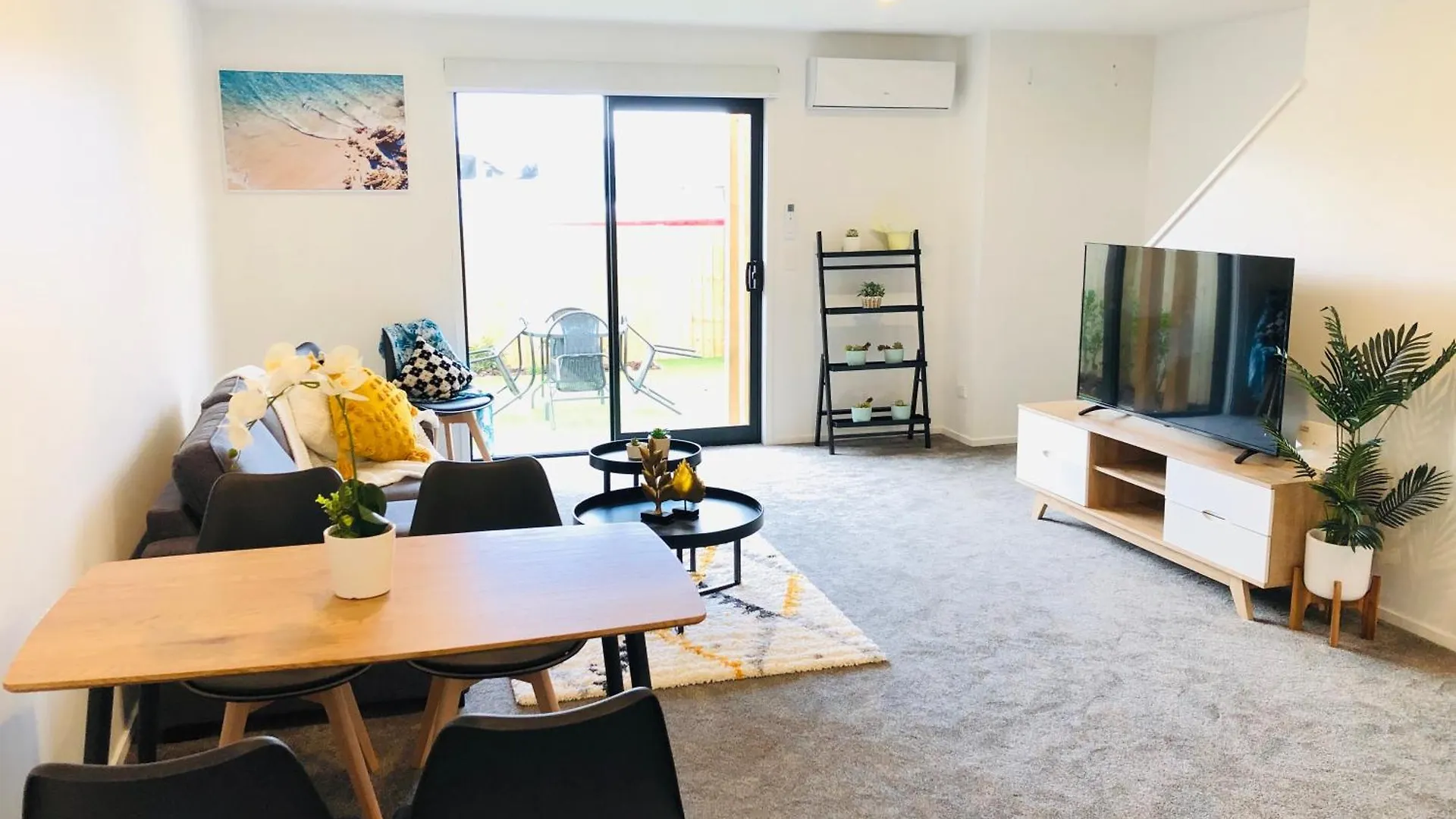 kontakty Arena,Railway Station Townhouse With Free Car Park